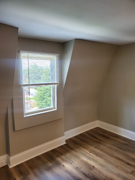 Building Photo - 803 Brooks Ln