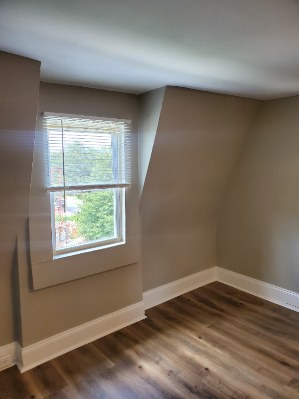 Building Photo - 803 Brooks Ln