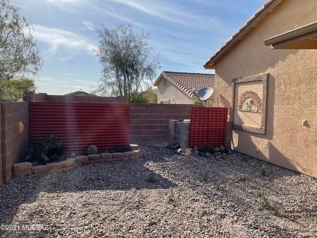 Building Photo - 5579 W Dove Loft Dr