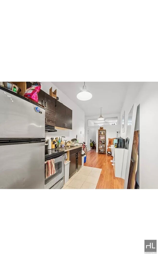 Building Photo - 3BR 1.5BA Duplex w/ Private Backyard & Lau...