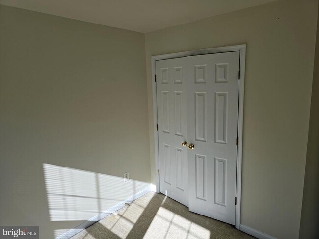 Building Photo - 8557 Wyngate Manor Ct