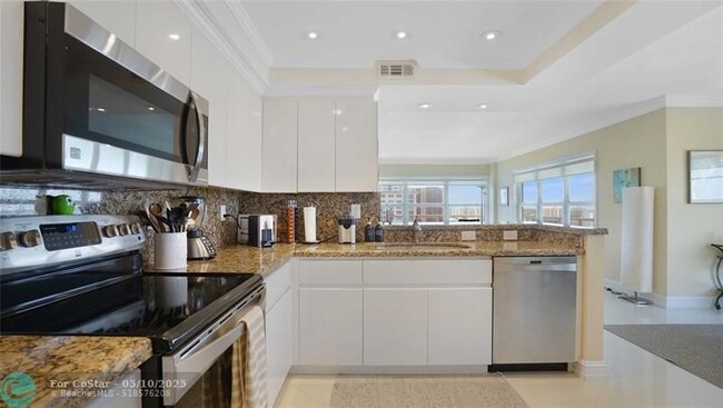 Building Photo - 3750 Galt Ocean Dr