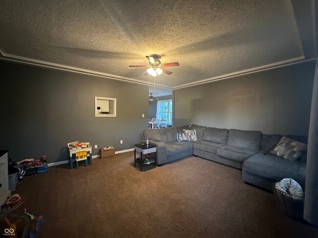 Building Photo - 928 Golden Ct
