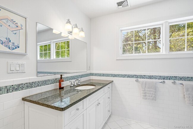 Building Photo - 60 Hillside Ln