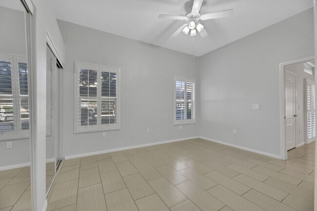 Building Photo - Two Bedroom Condo in Gate community