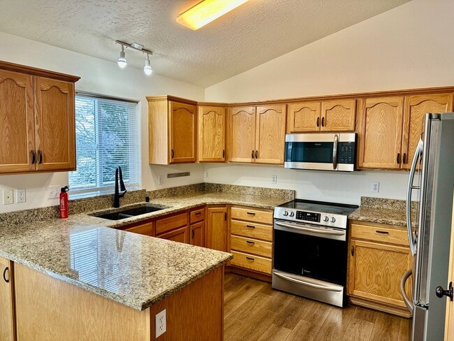 Building Photo - New on the market!