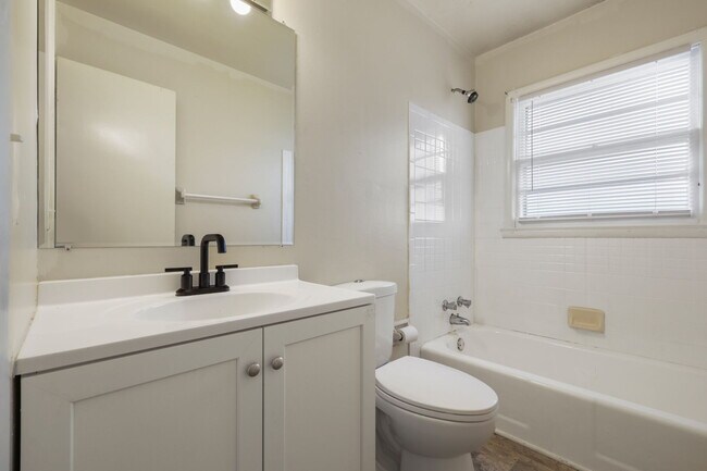 Building Photo - 3337 Houston St