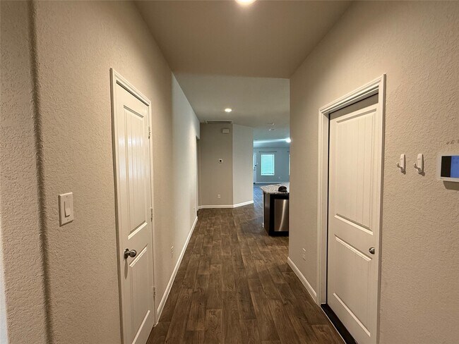 Building Photo - 3310 Sumac Dr