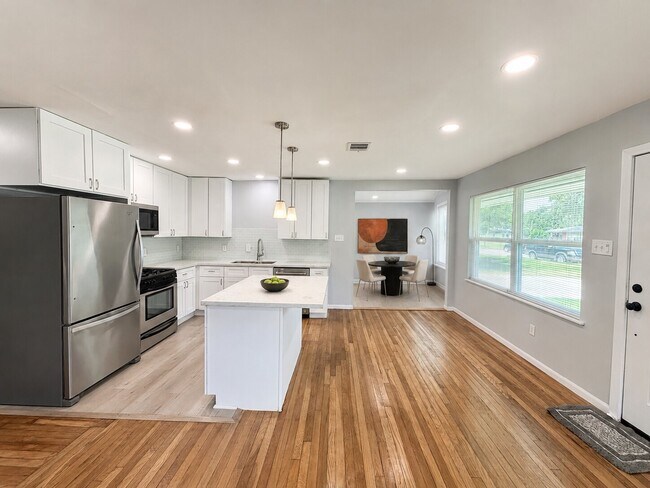 Building Photo - 6010 Ridgeway Dr