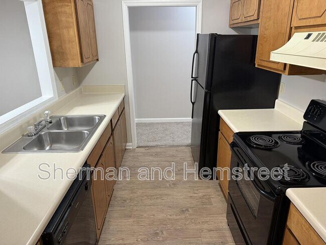 Building Photo - 520 Commons Dr