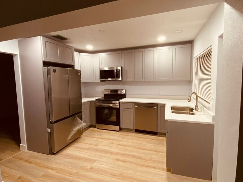 Kitchen 1-1 - 131 W Atwater Ave