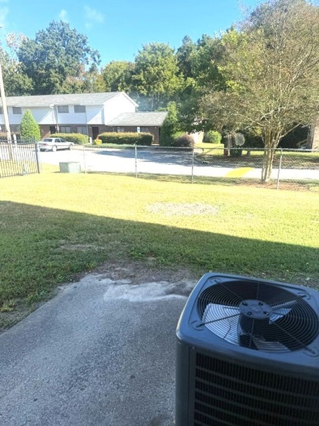 Building Photo - 800 Verdant Dr