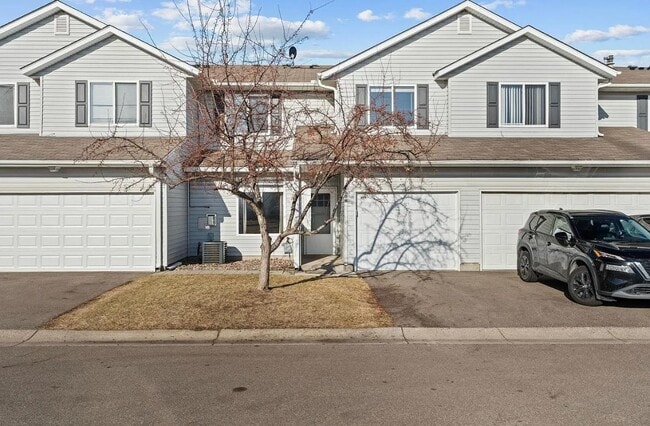 Primary Photo - 608 Roundhouse St