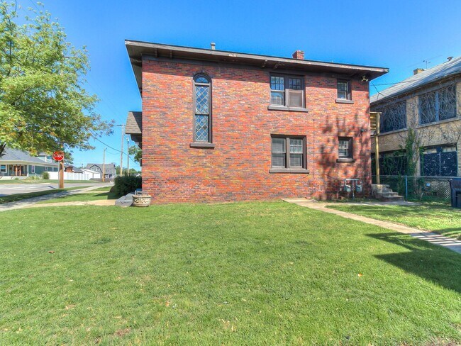 Building Photo - 1300 NW 15th St