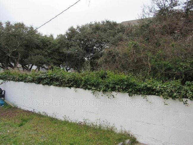 Building Photo - 3521 Bayside Ave