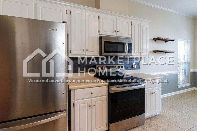 Building Photo - 512 Marble Falls