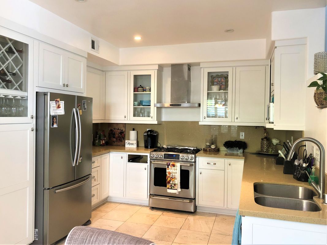 Building Photo - 971 S Flintridge Way