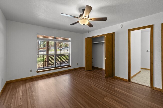 Building Photo - 103 E Miller Ct