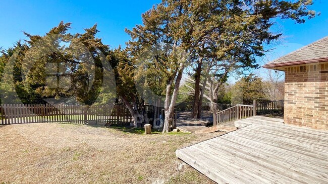 Building Photo - 10 Cypress Ct
