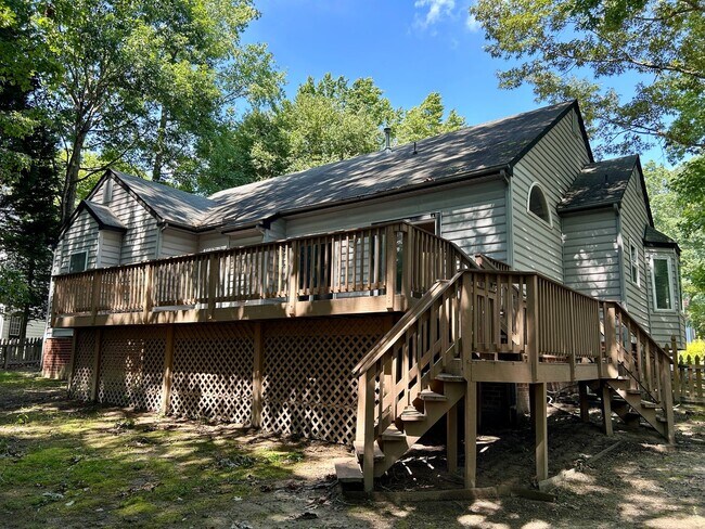 Building Photo - Rare Single-Level Ranch in Midlothian – 1,999 Sq Ft, 4BR/2.5BA with 1-Car Garage | St. James Woods