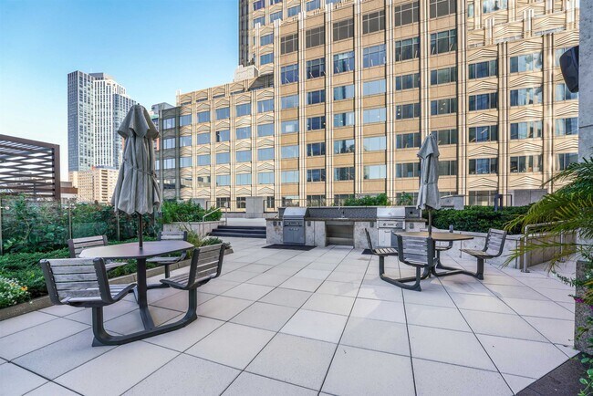 Building Photo - 99 Hudson St