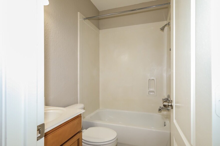 Building Photo - 6815 Durango Creek Dr