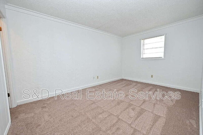 Building Photo - 2249 9th St SE