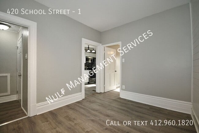 Building Photo - 420 School St