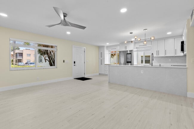 Building Photo - 969 Normandy U