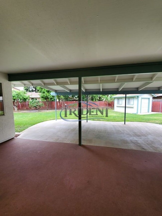 Building Photo - Beautiful Yuba City home on a large lot