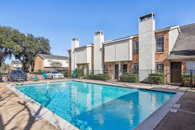 Building Photo - 6201 Beverly Hill St