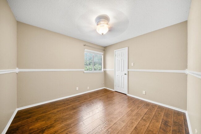 Building Photo - Spacious 4-Bed Home with Island Kitchen, Fireplace & Fenced Yard in San Antonio – 2,143 Sq Ft