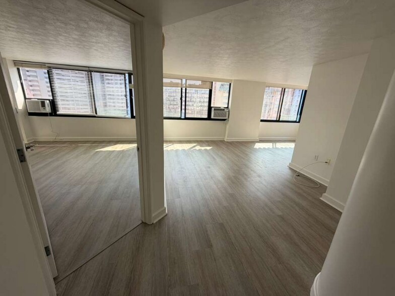 Building Photo - 343 Hobron Ln