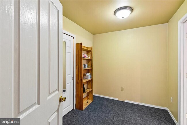Building Photo - 631 Realm Ct W