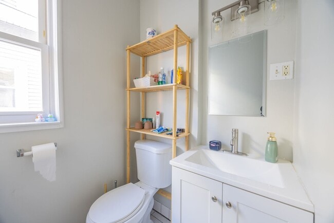 Building Photo - NICE ALLSTON 4.5 BED/2 BATH ON BRAINERD RD W/ HT&HW INCLUDED