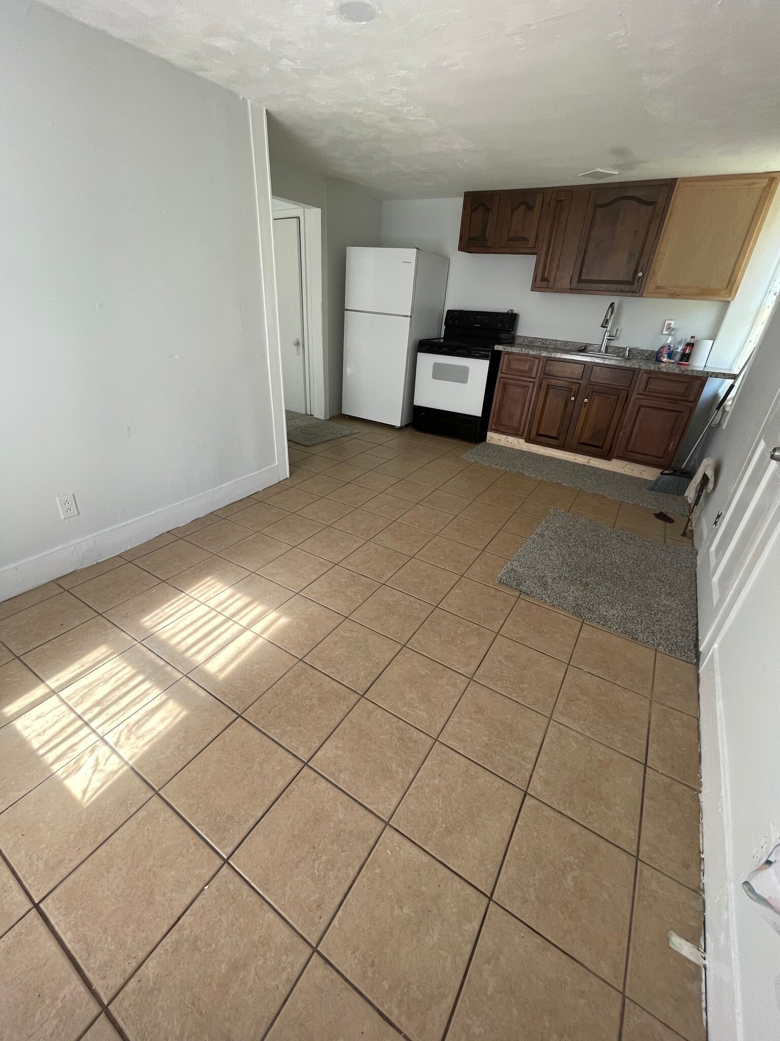 Building Photo - 403 Riverside Dr