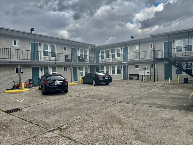 Building Photo - 6705 Fairway Dr