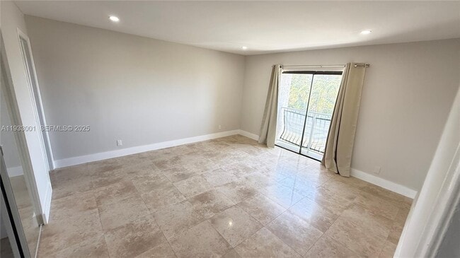 Building Photo - 500 NE 2nd St