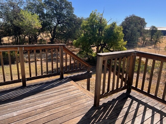 Building Photo - 3 Bedroom Home With Large Backyard on West Side