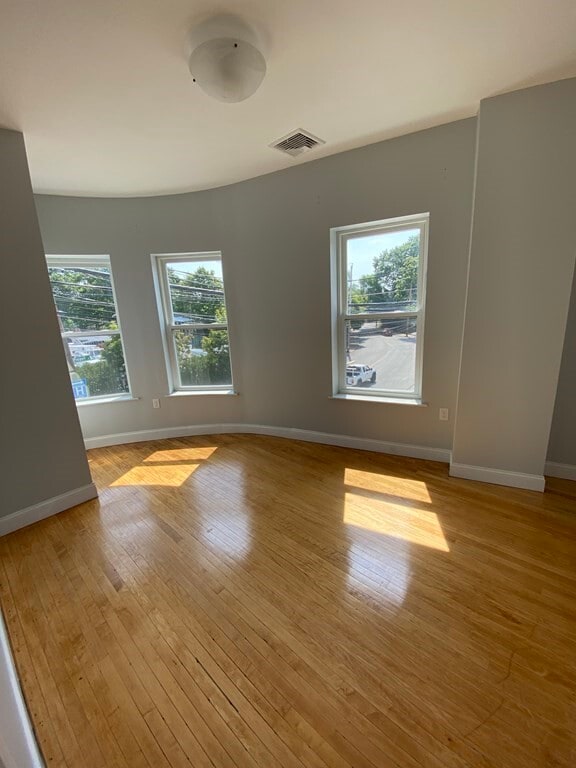 Building Photo - 3 Bellevue St