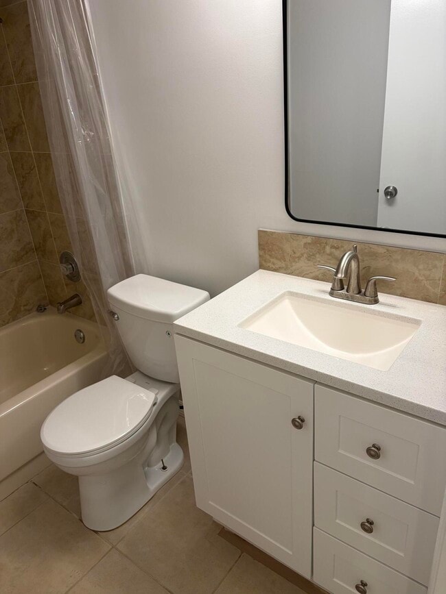 Building Photo - 13811 Oneida Dr