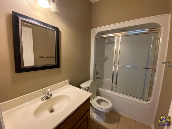 Building Photo - 104 Village Walk