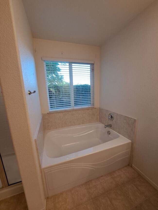 Building Photo - Stunning and Spacious - Don't Miss This Rental Home!