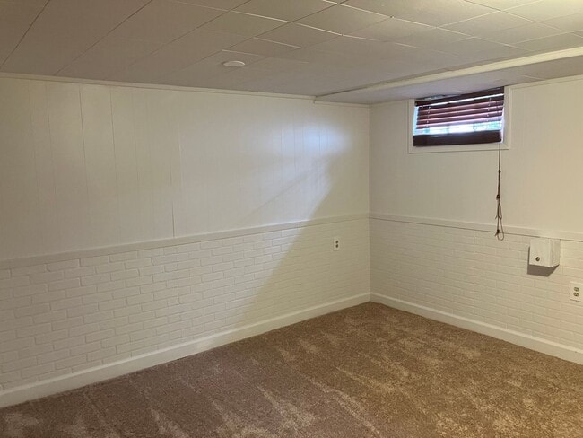 Building Photo - Charming 3-Bedroom Townhome with Modern Amenities in Parkville!