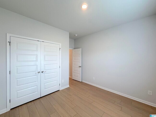 Building Photo - 305 Susan Lynn Dr