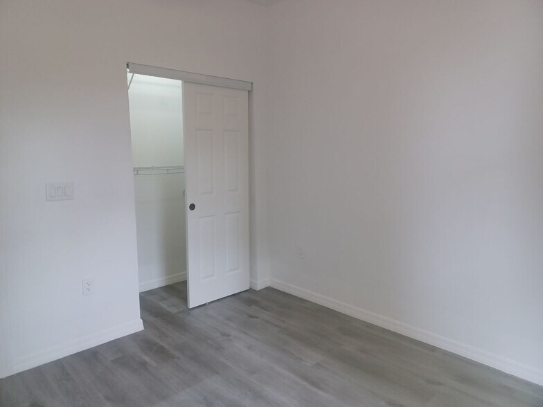 Building Photo - 4851-4851 30th St SW