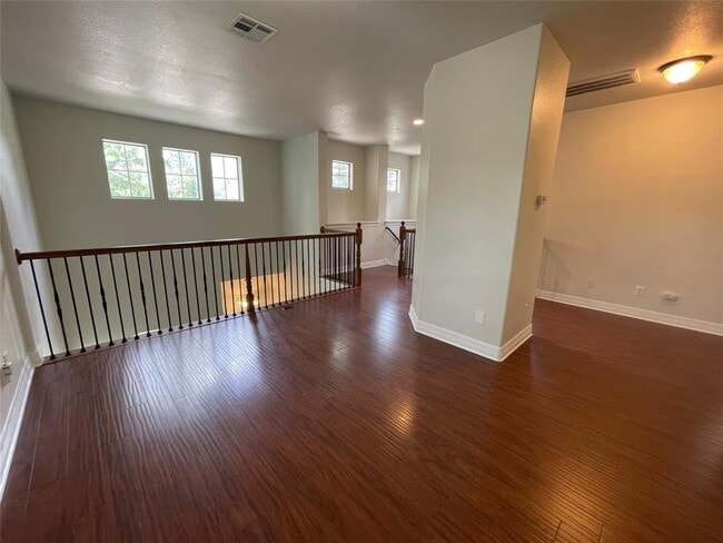 Building Photo - 1806 Crown Dr