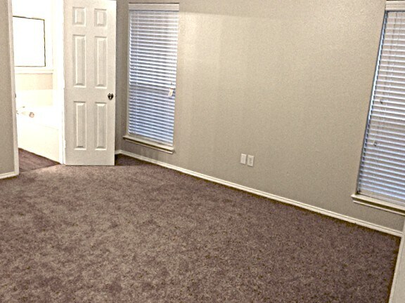 Building Photo - 1304 Doris Dr
