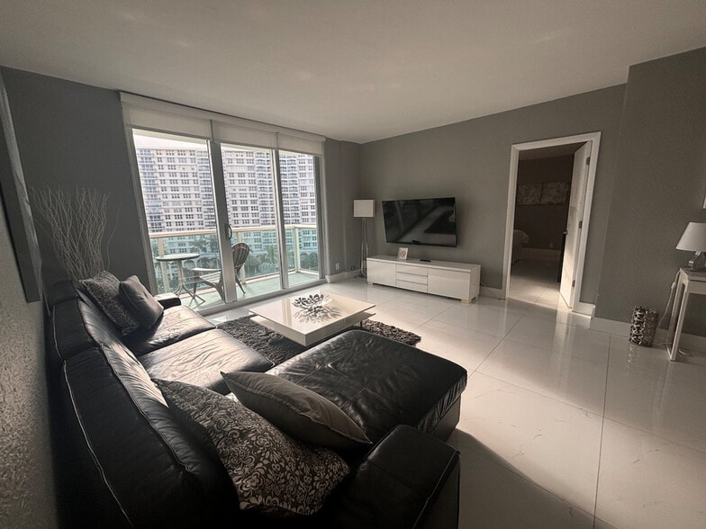 Building Photo - 3801 S Ocean Dr