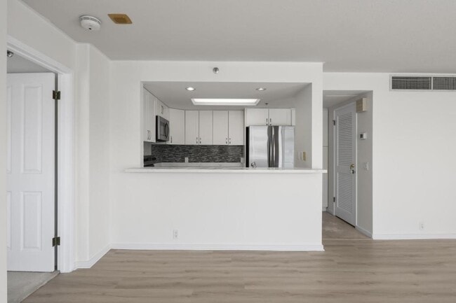 Building Photo - 1341 Kapiolani Blvd